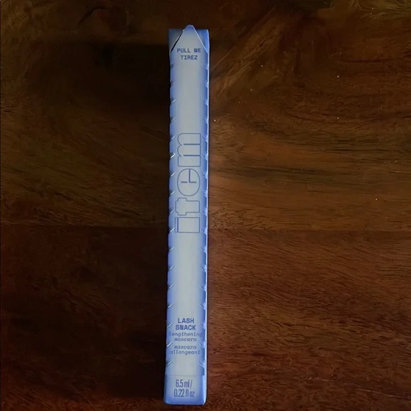 Lash Black Mascara - Picture 2 of 6